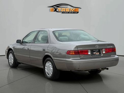 Used 2001 Toyota Camry LE FWD image 4