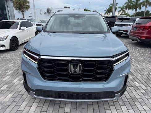 Used 2025 Honda Pilot Touring image 3