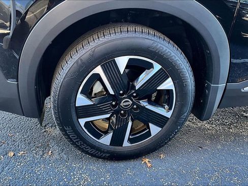 Used 2025 Nissan Kicks SR image 9