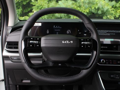 New 2027 Kia Carnival EX w/ Dark Edition Package FWD image 10