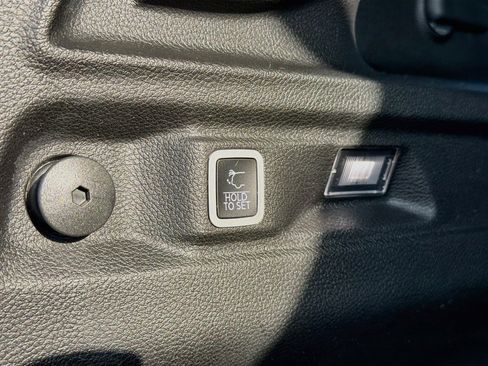 Used 2022 Jeep Grand Cherokee L Limited AWD/4WD image 18