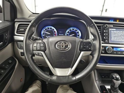 Used 2014 Toyota Highlander Limited image 18