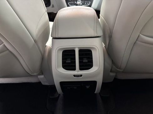Used 2019 Jeep Cherokee Limited image 42
