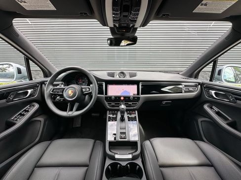 Used 2026 Porsche Macan AWD/4WD image 6