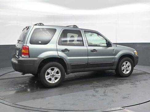 Used 2007 Ford Escape XLT image 2