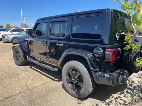 Used 2021 Jeep Wrangler Unlimited Sahara AWD/4WD image 3