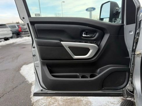 Used 2016 Nissan Titan XD image 7