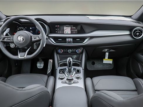 New 2025 Alfa Romeo Stelvio Sprint image 9