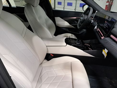 New 2026 BMW 530i xDrive w/ Premium Package AWD/4WD image 10