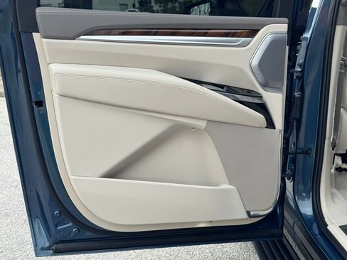 Certified 2025 Cadillac Escalade ESV Sport Platinum image 63