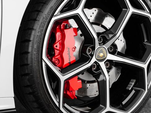 Used 2021 Lamborghini Huracan EVO RWD image 46
