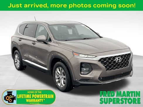 Used 2020 Hyundai Santa Fe SE image 1