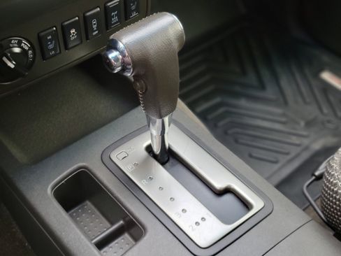 Used 2018 Nissan Frontier PRO-4X image 25