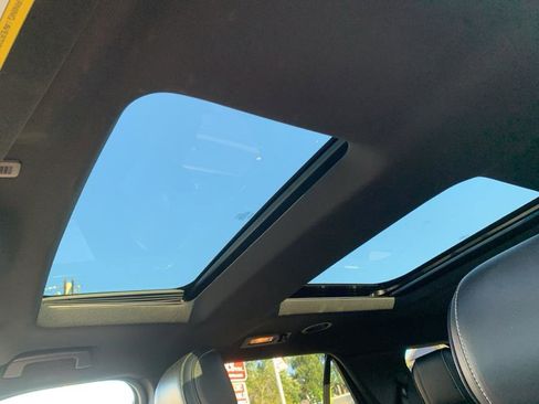 Used 2017 Ford Explorer Platinum image 19