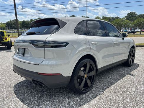 Used 2023 Porsche Cayenne AWD/4WD image 6