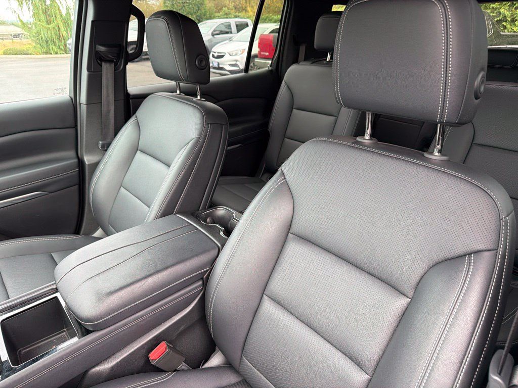 Used 2026 Chevrolet Traverse LT AWD/4WD image 13