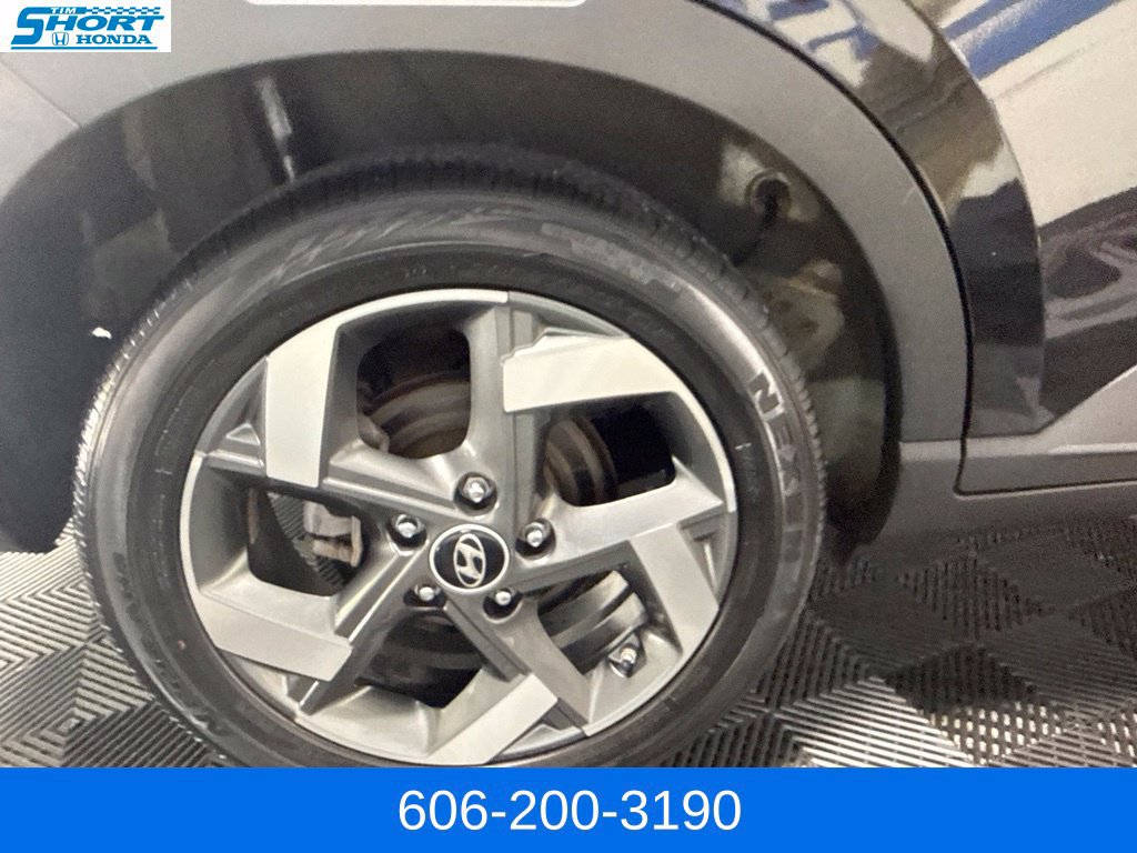 Used 2022 Hyundai Venue SEL FWD image 5