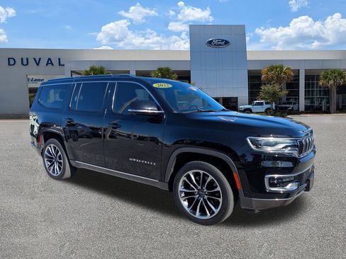 Used 2022 Jeep Wagoneer Series III w/ Premium Group I image 2