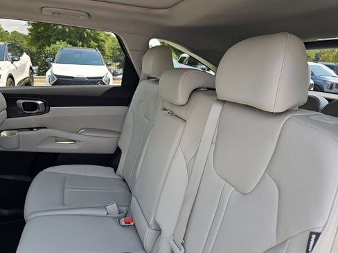 Used 2025 Kia Sorento S w/ Panoramic Sunroof Package FWD image 34
