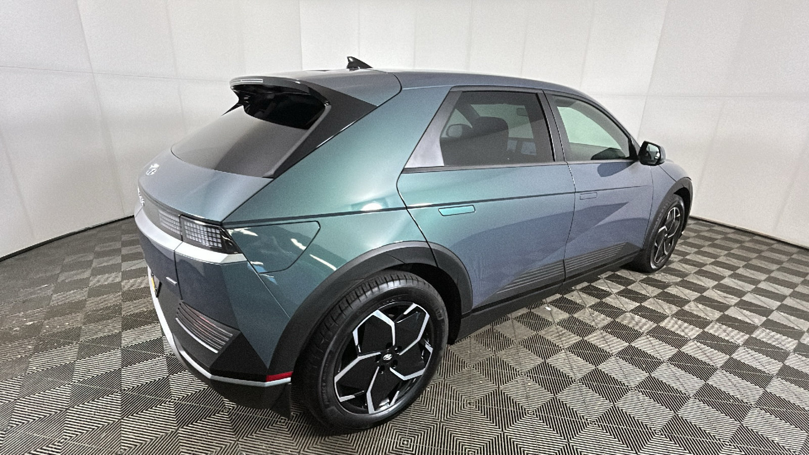 Used 2024 Hyundai Ioniq 5 SEL AWD/4WD image 3