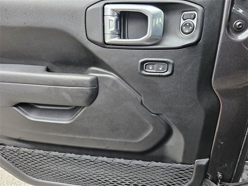 Used 2025 Jeep Gladiator Sport image 22