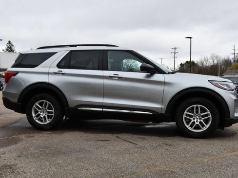 Used 2025 Ford Explorer Active AWD/4WD image 7