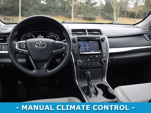 Used 2015 Toyota Camry SE image 10