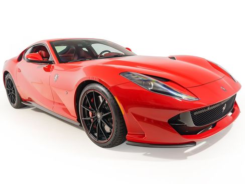 Used 2018 Ferrari 812 Superfast RWD image 11