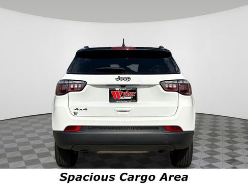 Used 2024 Jeep Compass Latitude w/ Convenience Group AWD/4WD image 5