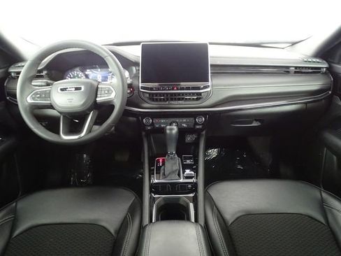 Used 2023 Jeep Compass Altitude image 28