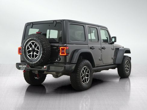 Used 2024 Jeep Wrangler Unlimited Rubicon w/ Convenience Group AWD/4WD image 5