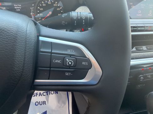 Used 2023 Jeep Compass Latitude AWD/4WD image 17