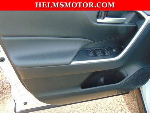 Used 2025 Toyota RAV4 XLE image 13