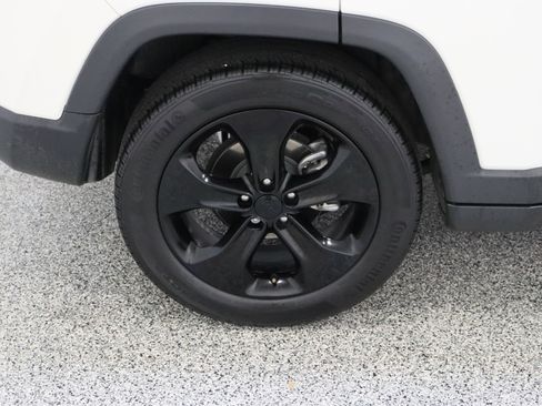 Used 2019 Jeep Compass Latitude FWD image 6