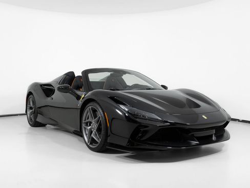 Used 2022 Ferrari F8 Tributo RWD image 11