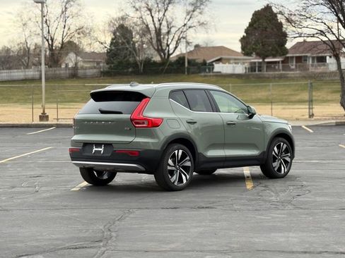 Used 2023 Volvo XC40 B5 Ultimate w/ Protection Package Premier image 5
