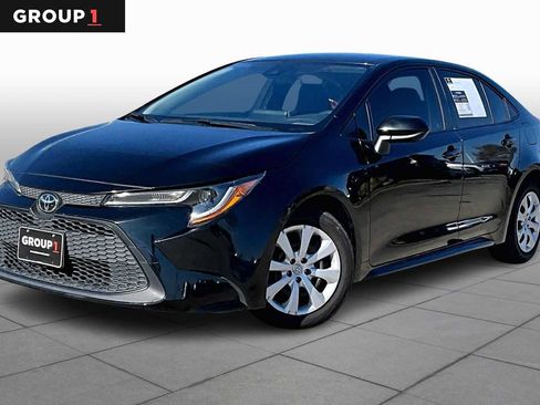 Used 2021 Toyota Corolla LE image 1