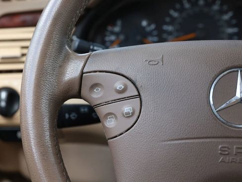 Used 2000 Mercedes-Benz E 320 4MATIC Sedan image 26