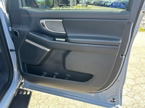 Used 2025 Ford Expedition Tremor AWD/4WD image 19