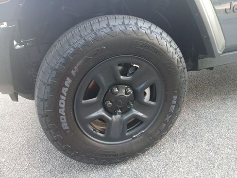 Used 2025 Jeep Wrangler Sport image 7