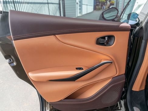 Used 2021 Aston Martin DBX image 31