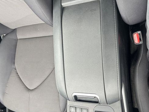 Used 2024 Toyota Highlander LE AWD/4WD image 25