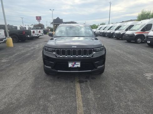 Used 2025 Jeep Grand Cherokee Laredo w/ Luxury Tech Group I AWD/4WD image 3