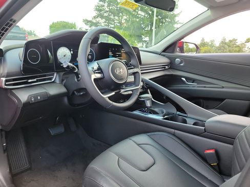 New 2025 Hyundai Elantra Limited image 19