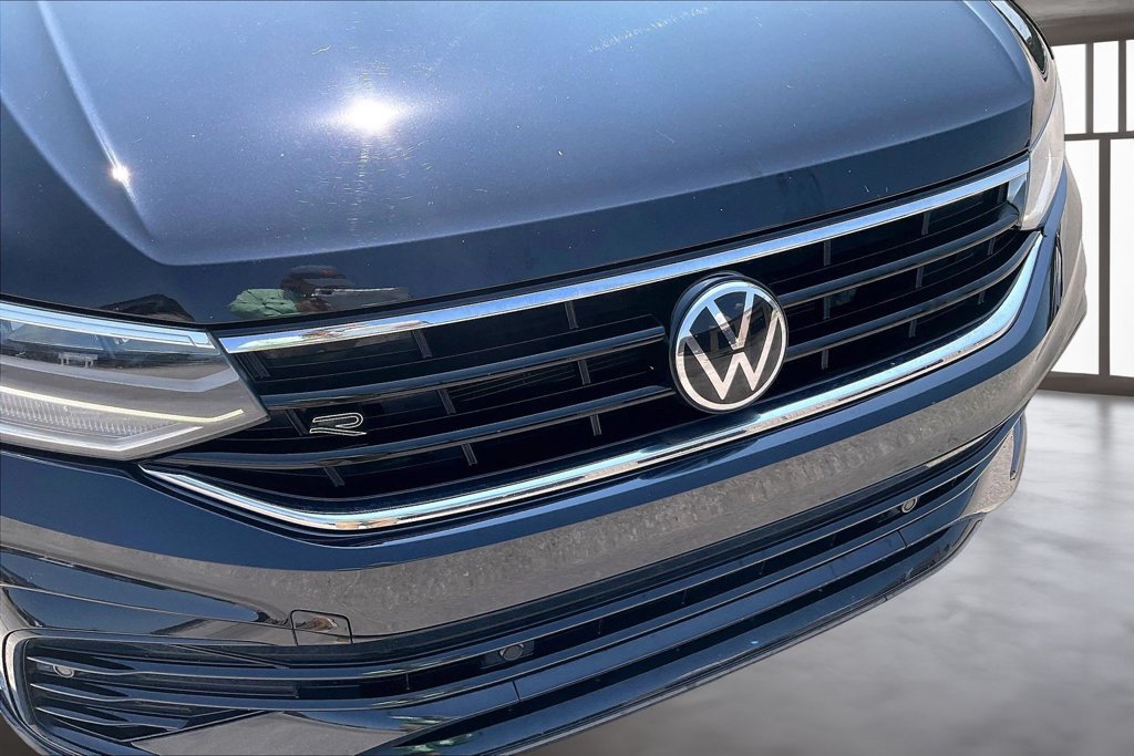 Used 2023 Volkswagen Tiguan SE R-Line FWD image 30