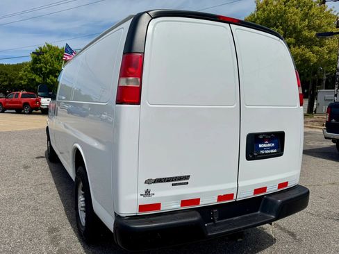 Used 2015 Chevrolet Express 2500 RWD image 3