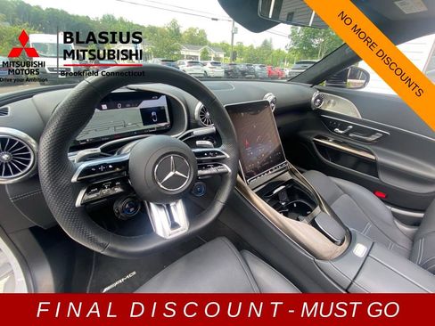 Used 2022 Mercedes-Benz SL 55 AMG 4MATIC w/ Driver Assistance Package image 9