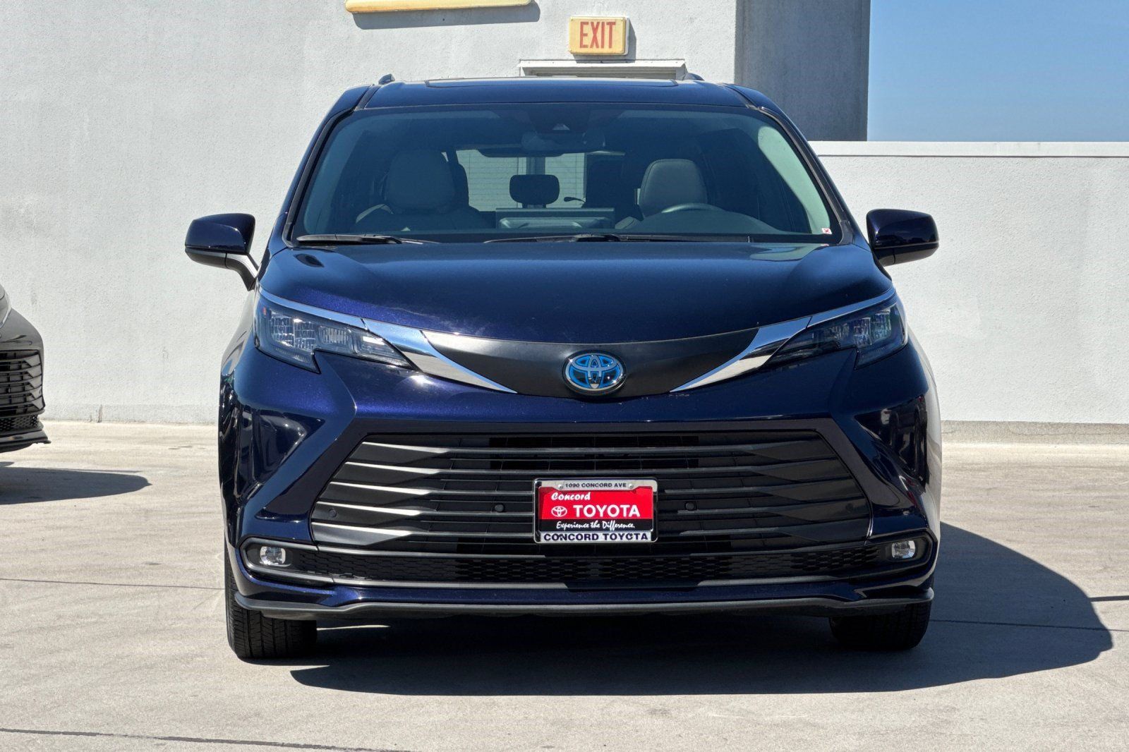 Used 2025 Toyota Sienna XLE FWD image 6