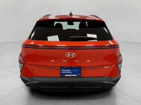 Certified 2025 Hyundai Kona SEL AWD/4WD image 4