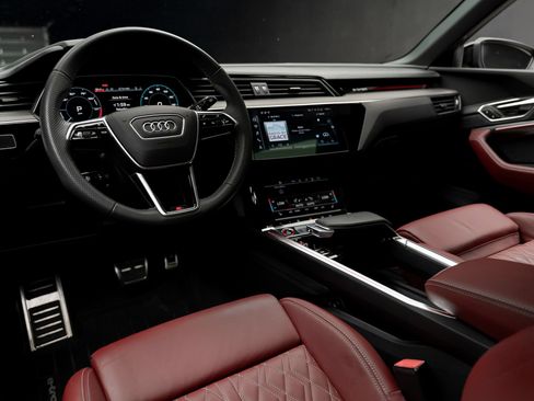 Used 2024 Audi Q8 e-tron Prestige w/ Prestige Package AWD/4WD image 2